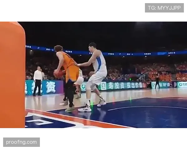 掩护犯规判定标准是什么？如何区分合法掩护与犯规？