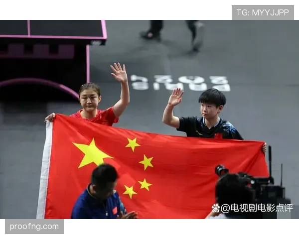 龚翔宇训练完随手啃蛋白棒的样子，真不像拿过奥运冠军的人……